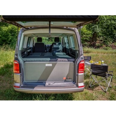 REIMO CampingBox L-CM, skirta VW T6.1/T6/T5 Multivan + California Beach, su originaliu 3 vietų suoliuku